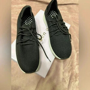 Madden Girl Iconic Sneaker Women's Sz 8 1/2 New in Box